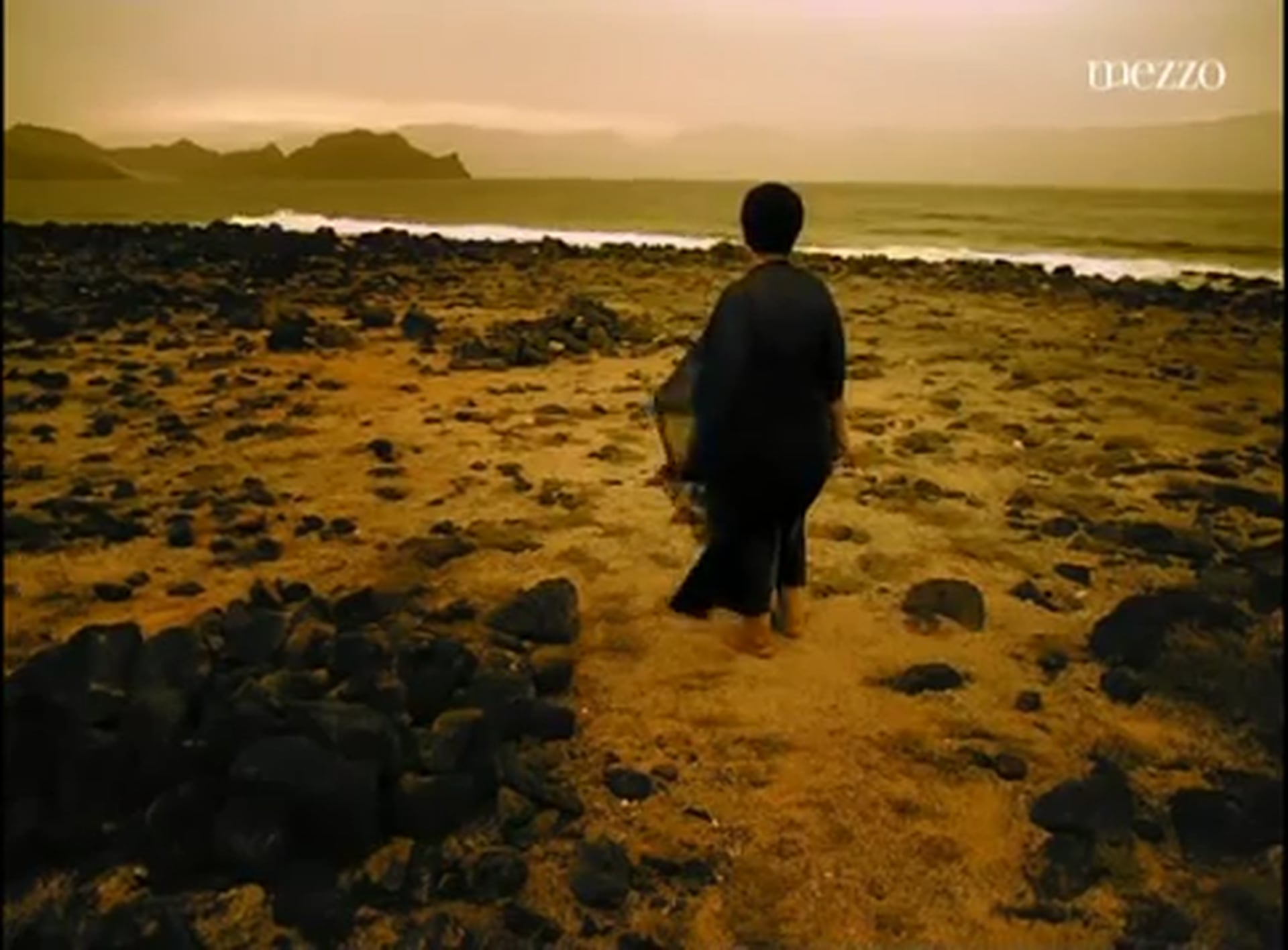 Salif Keita Ft. Cesária Évora – Yamore