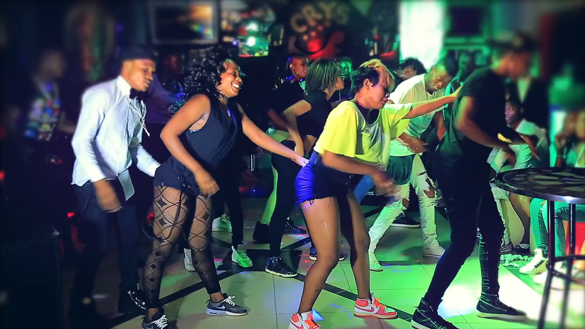Floby ft. Arafat DJ – Danse un peu