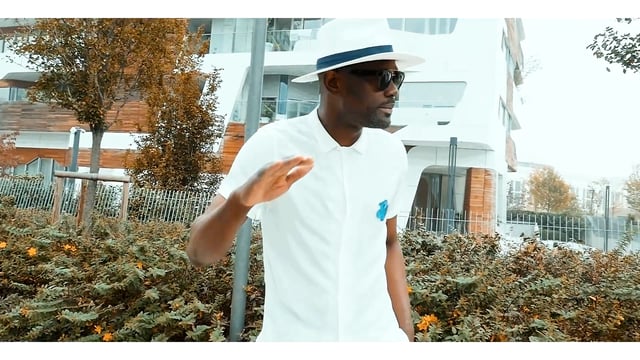 Lino Versace – Vive les mariés