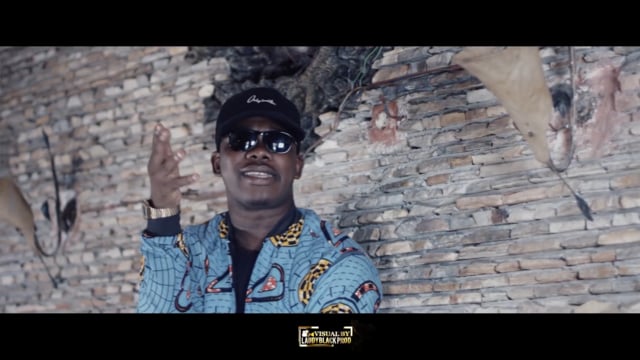 Christo Boss – Ca n’a qu’à me serrer