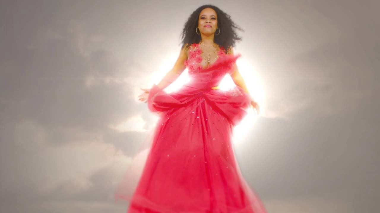 Yola Semedo – Hipérbole Amor
