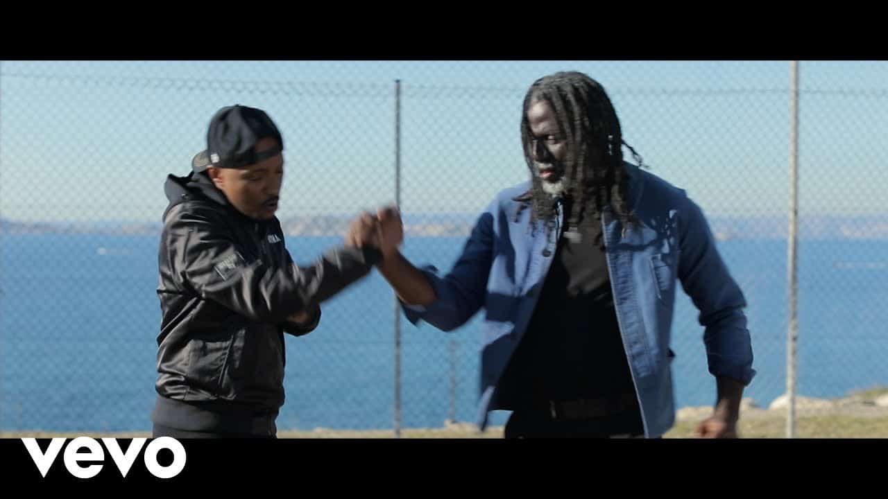 Tiken Jah Fakoly ft. Soprano – Le monde est chaud