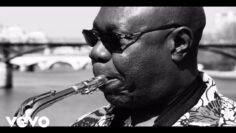 Manu Dibango – Paris je t’aime d’amour