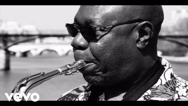 Manu Dibango – Paris je t’aime d’amour